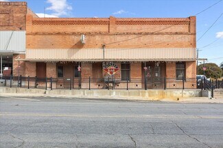 Plus de détails pour 121 E Oak St, West, TX - Sports et loisirs à vendre