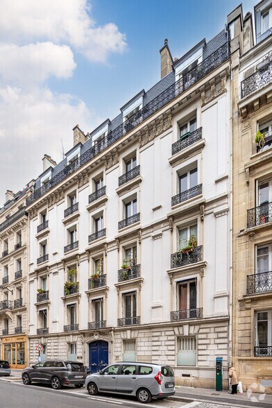 24 Rue De Turin, Paris à vendre - Photo de l’immeuble – Image 2 sur 3