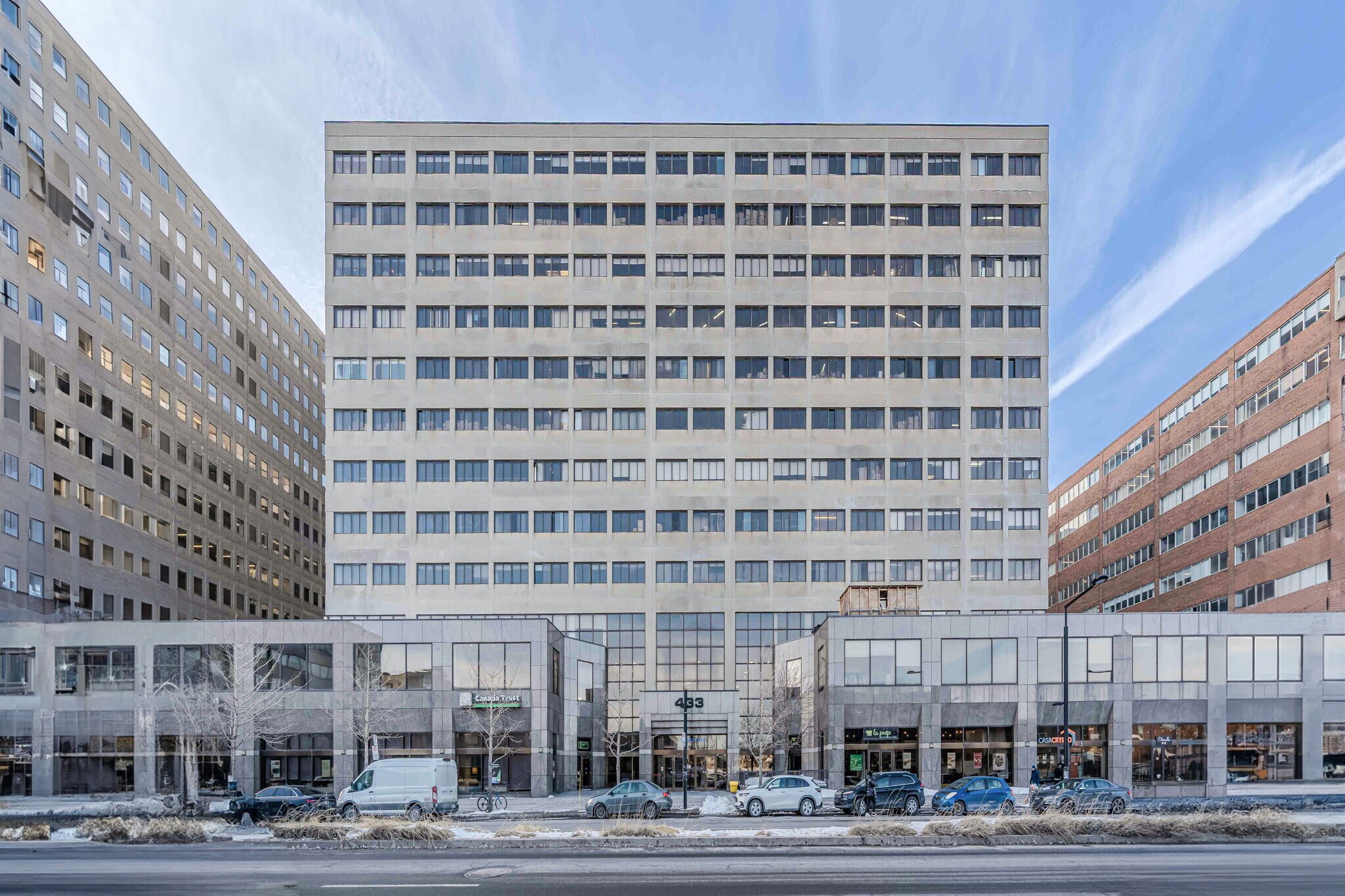 433 Rue Chabanel O, Montréal, QC à louer Photo de l’immeuble– Image 1 sur 8