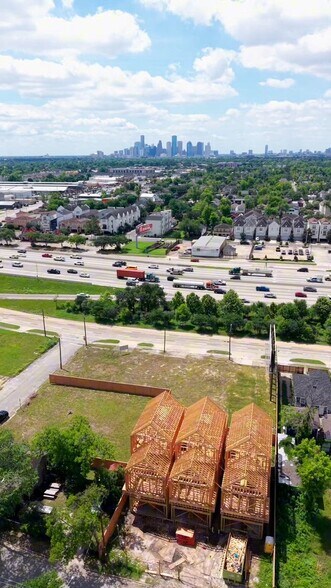 1025 North Loop, Houston, TX à vendre - Vidéo sur l’annonce professionnelle – Image 2 sur 10
