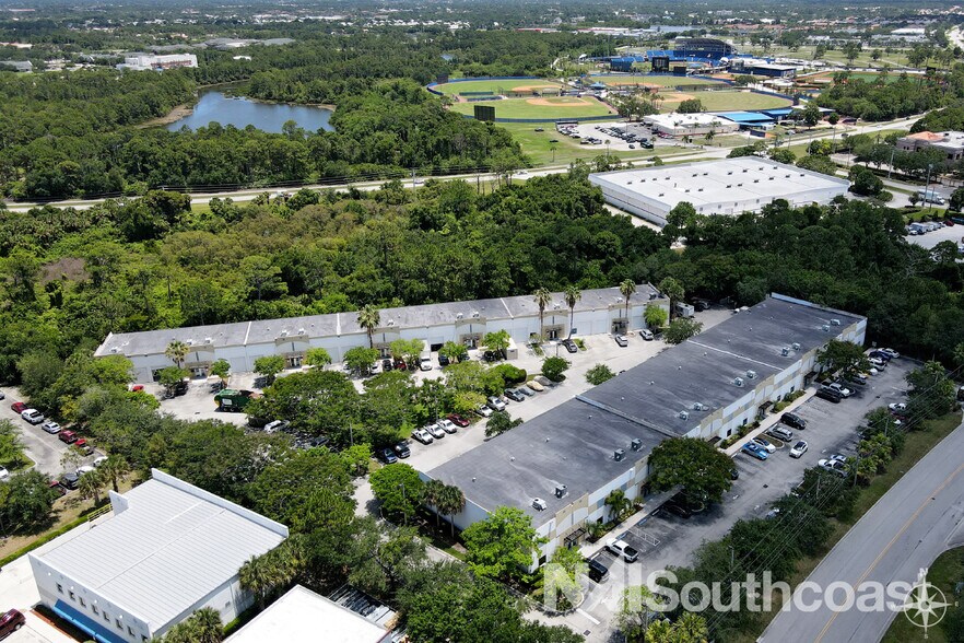 645 NW Enterprise Dr, Port Saint Lucie, FL à louer - Photo de l’immeuble – Image 2 sur 9