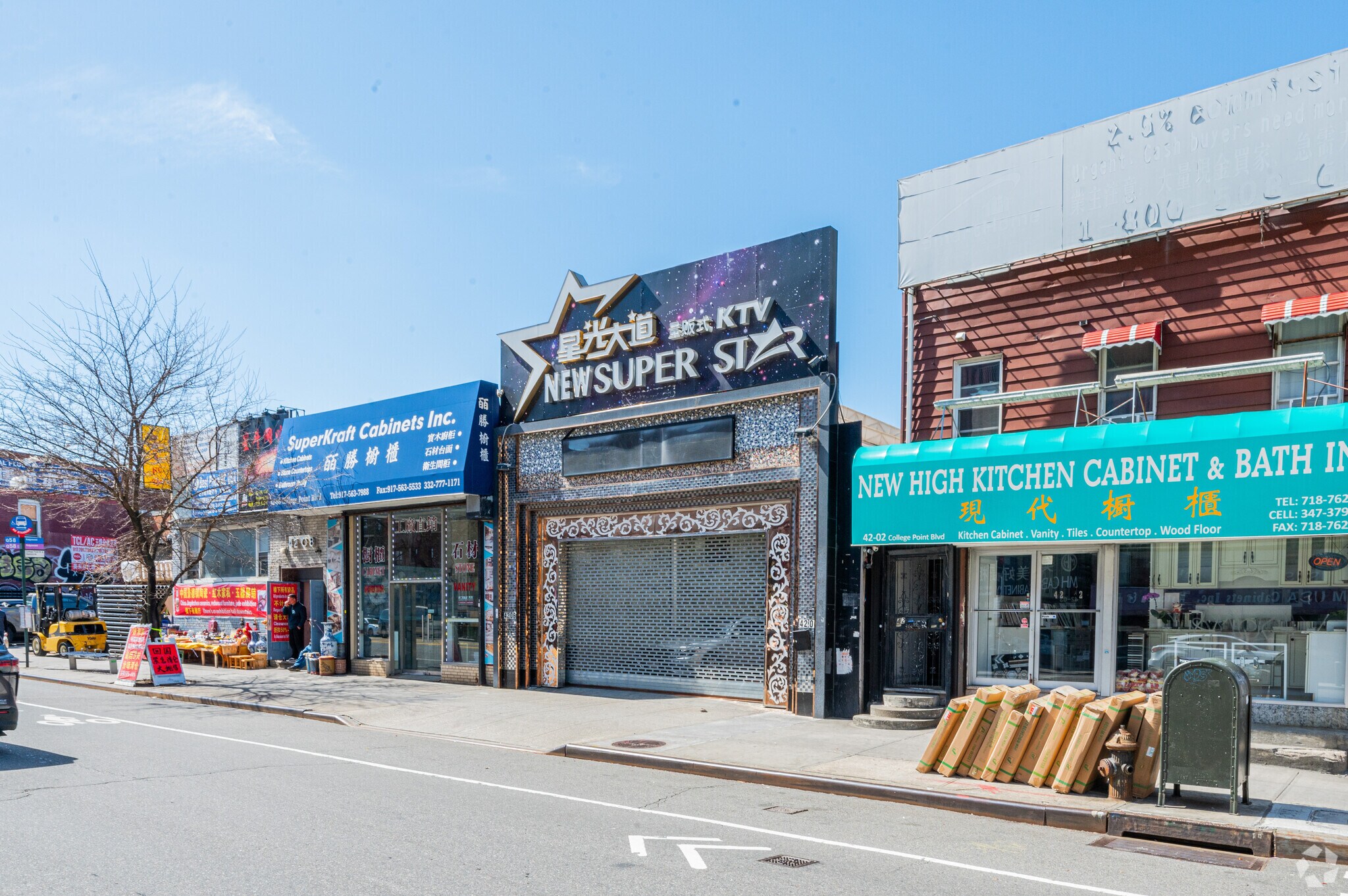 13158 Sanford Ave, Flushing, NY à louer Photo principale– Image 1 sur 7