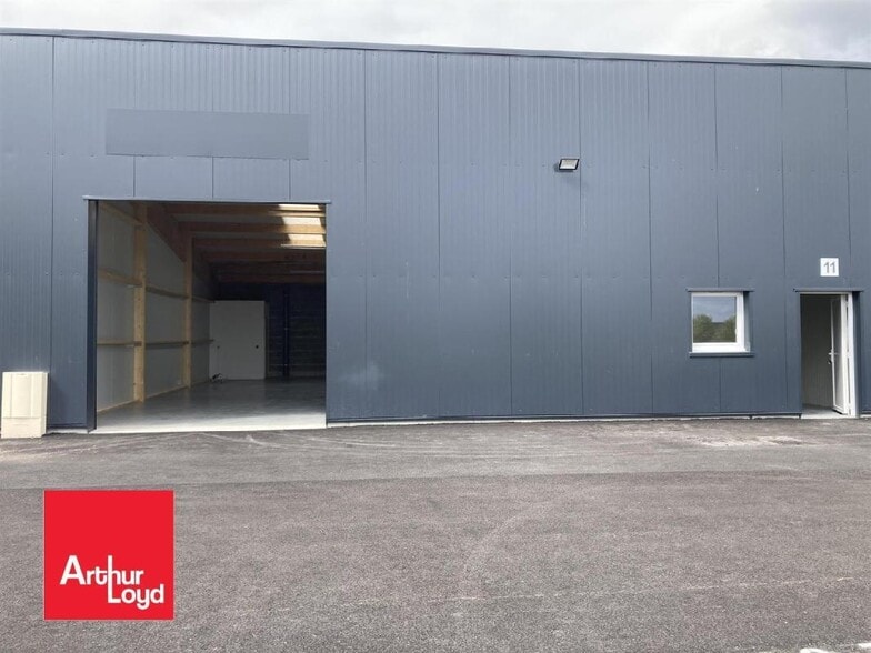 Local d’activités dans Dreux à louer - Photo de l’immeuble – Image 3 sur 5