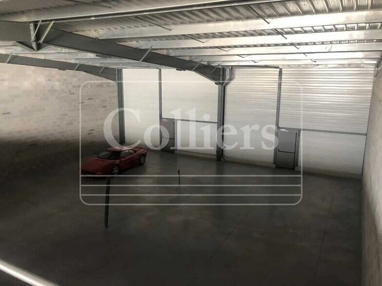 Local d’activités dans Éguilles à louer - Photo intérieure – Image 2 sur 4