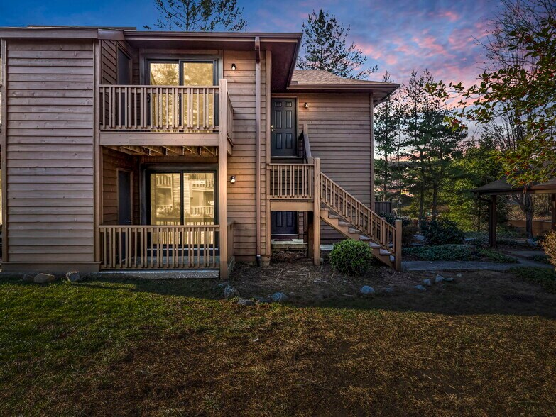 520 Courtwood Ln, Hendersonville, NC à vendre - Photo de l’immeuble – Image 2 sur 28