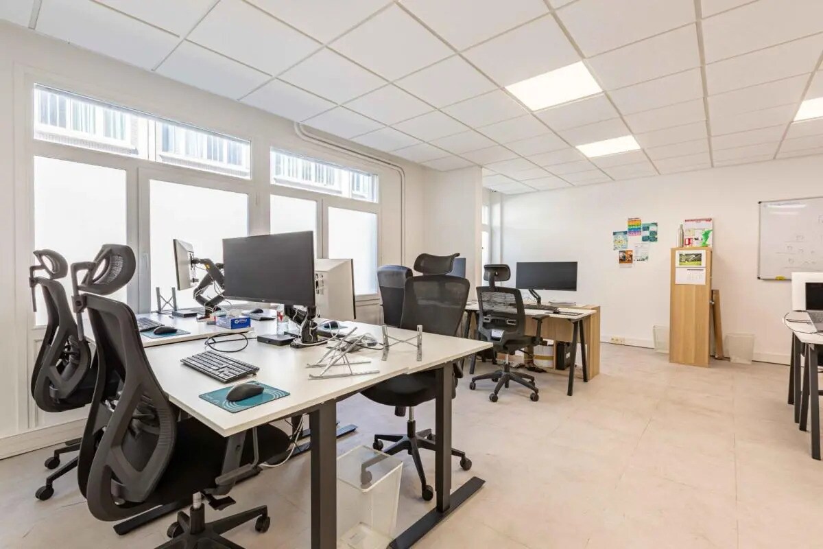 33 Rue Des Artistes, Paris, PAR 75014 - Lot Bureaux - - Photo intérieure - Image 2 of 8
