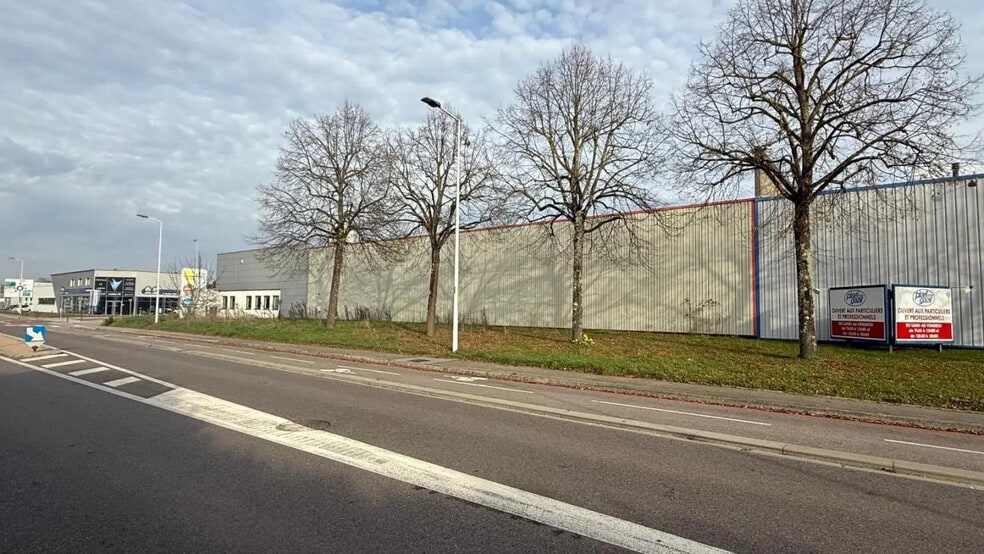 Industriel/Logistique dans Bourg-en-Bresse à vendre - Photo de l’immeuble – Image 1 sur 10