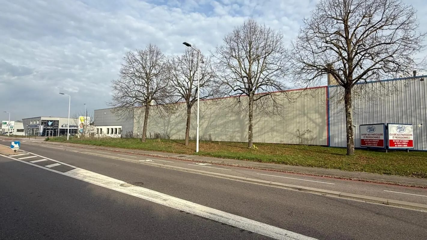 Industriel/Logistique dans Bourg-en-Bresse à vendre Photo de l’immeuble– Image 1 sur 11