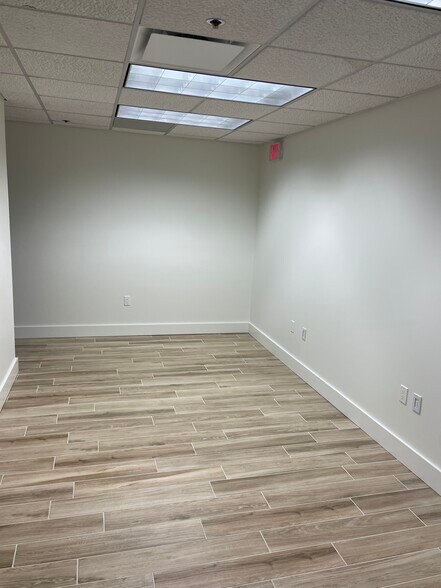 1810 S Macdill Ave, Tampa, FL à louer - Photo intérieure – Image 2 sur 11