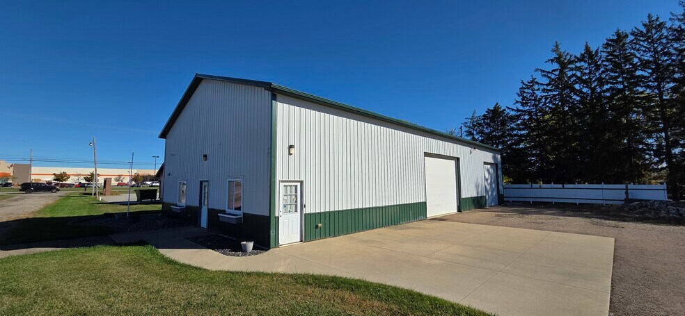 2246 E Main, Owosso, MI à vendre - Photo de l’immeuble – Image 2 sur 14