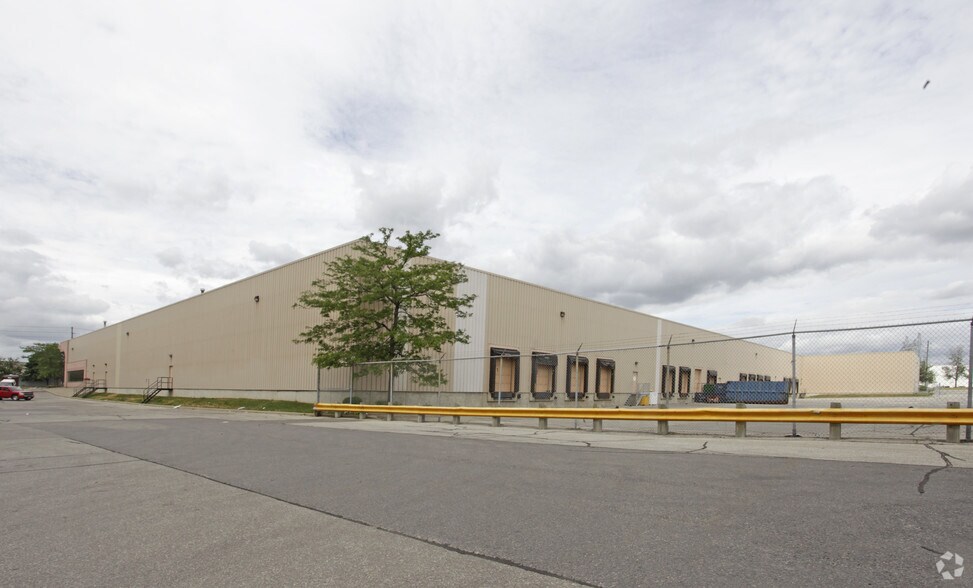7680 Tranmere Dr, Mississauga, ON à louer - Photo de l’immeuble – Image 2 sur 2