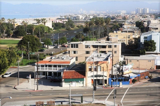 177 Culver Blvd, Playa Del Rey, CA à louer - Photo de l’immeuble – Image 2 sur 2
