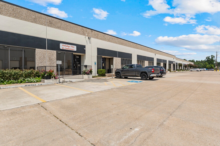 4025 Willowbend Blvd, Houston, TX à louer - Photo de l’immeuble – Image 2 sur 19
