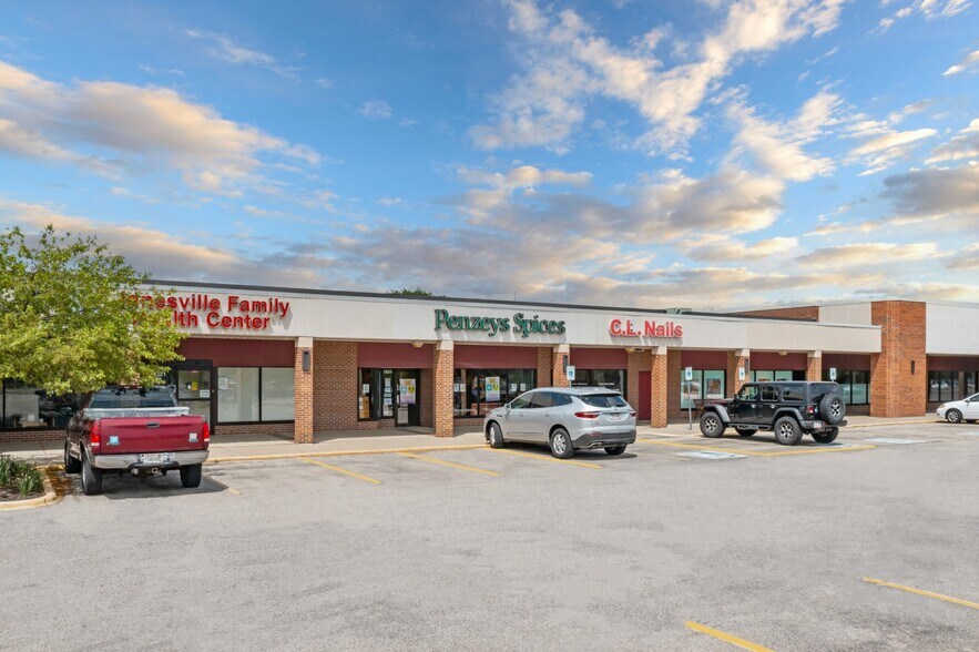 1319-1501 Creston Park Dr, Janesville, WI à louer - Photo de l’immeuble – Image 3 sur 14