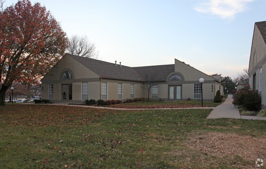 501 N Mur Len Rd, Olathe, KS à louer - Photo de l’immeuble – Image 2 sur 18