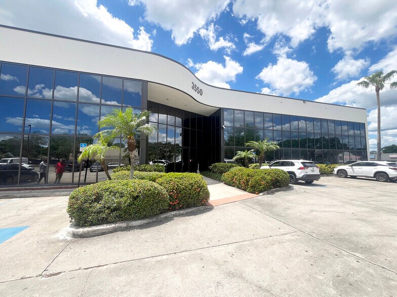 3550 W Waters Ave, Tampa, FL à louer - Photo de l’immeuble – Image 2 sur 6