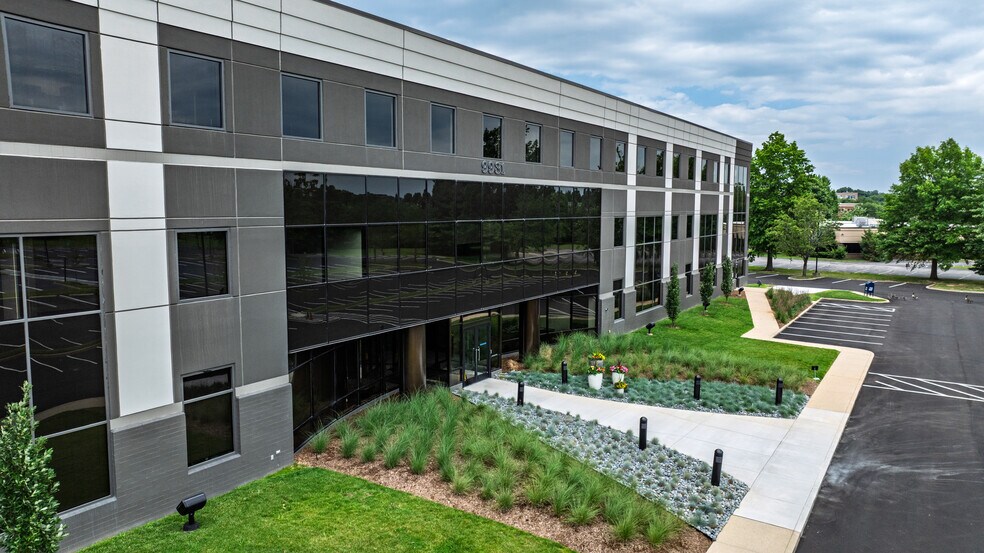 9931 Corporate Campus Dr, Louisville, KY à vendre - Photo de l’immeuble – Image 2 sur 14
