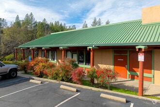 10868-10966 Combie Rd, Auburn, CA à louer Photo de l’immeuble– Image 1 sur 35