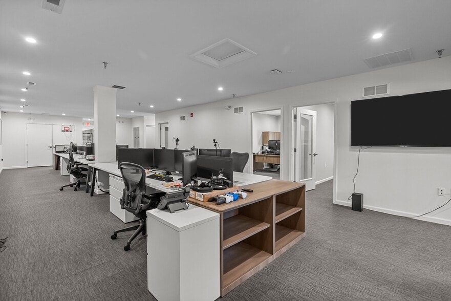 790 Newtown Yardley Rd, Newtown, PA à vendre - Photo intérieure – Image 2 sur 56