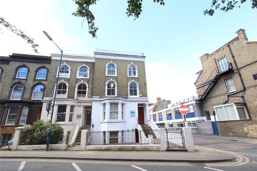 8 Wrotham Rd, Gravesend à louer - Photo de l’immeuble – Image 2 sur 7