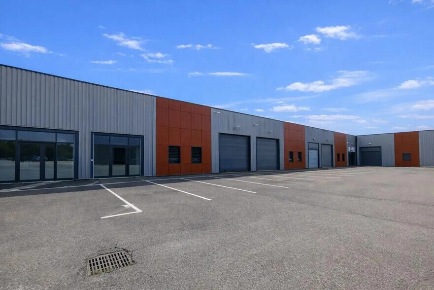 Local d’activités dans Montrabé à louer - Photo de l’immeuble – Image 1 sur 15