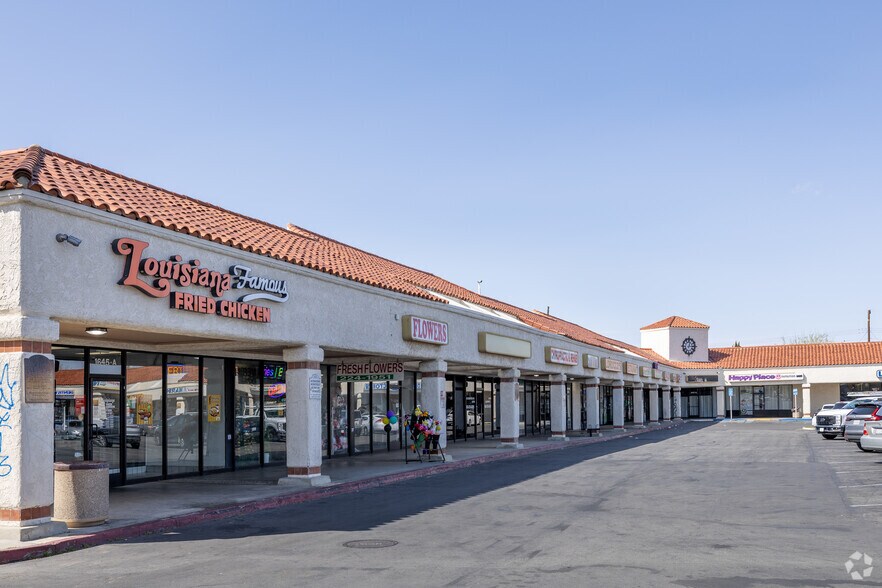 1645-1647 E Palmdale Blvd, Palmdale, CA à louer - Photo principale – Image 1 sur 2