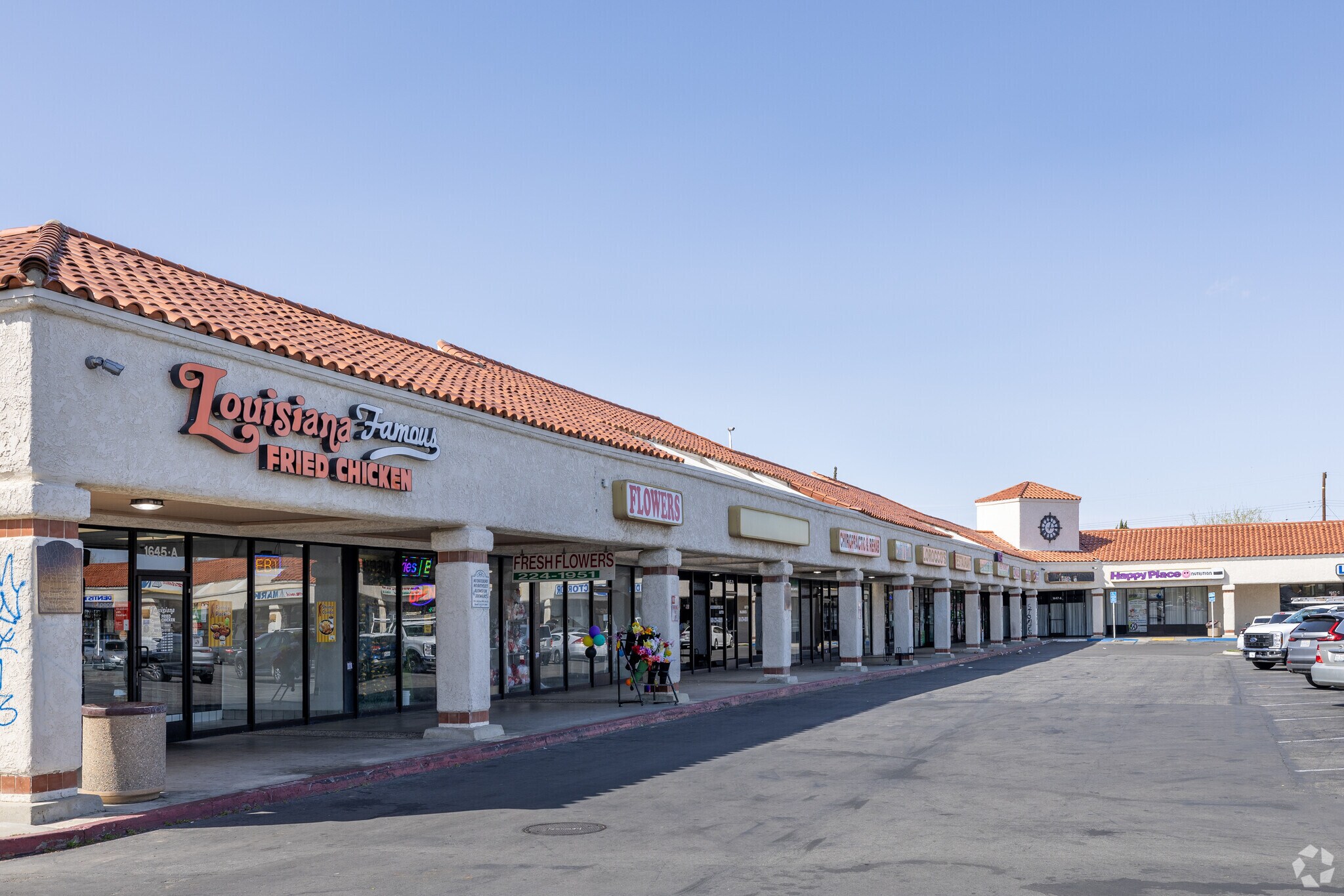 1645-1647 E Palmdale Blvd, Palmdale, CA à louer Photo principale– Image 1 sur 3