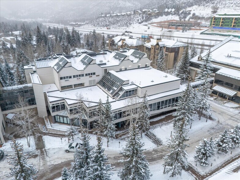 1310 Westhaven Dr, Vail, CO à louer - Photo de l’immeuble – Image 3 sur 46
