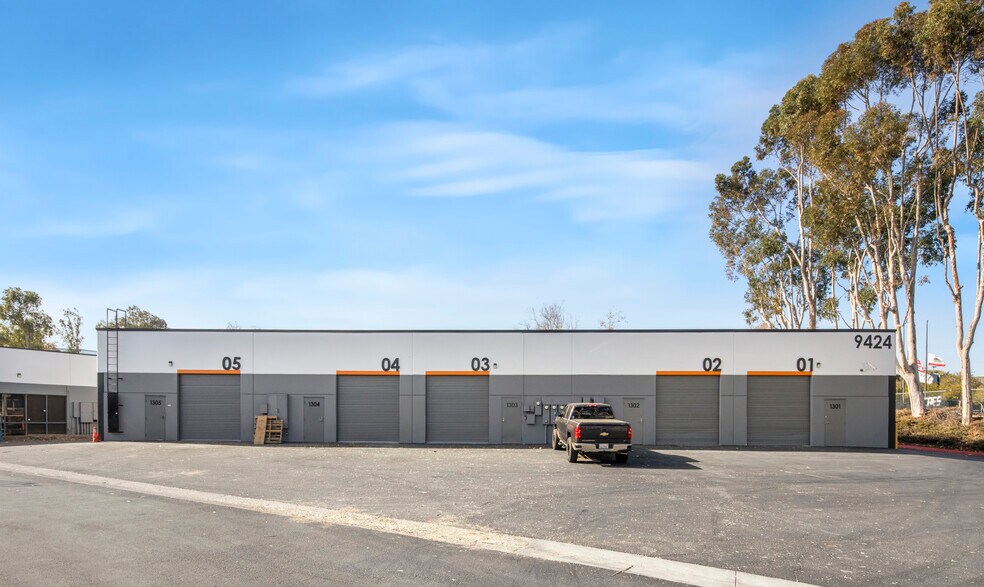 9560 Chesapeake Dr, San Diego, CA à louer - Photo de l’immeuble – Image 3 sur 14