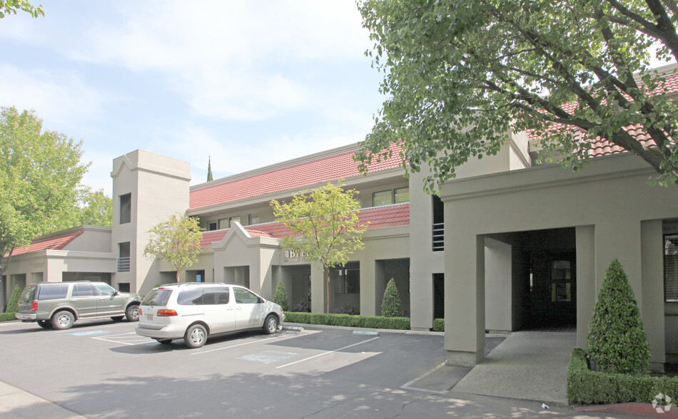 1141 W Shaw Ave, Fresno, CA à louer - Photo de l’immeuble – Image 3 sur 5