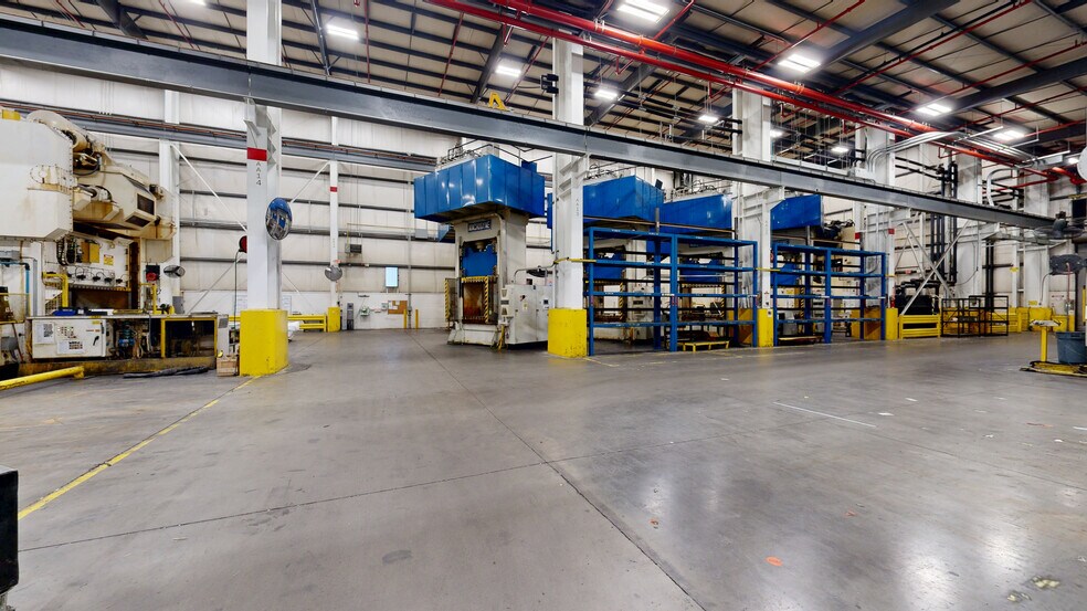 12001 Farmington Rd, Livonia, MI à louer - Numérisation 3D Matterport – Image 3 sur 16