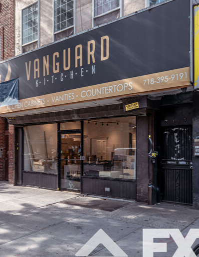 701 Grand St, Brooklyn, NY à louer - Photo de l’immeuble – Image 1 sur 7