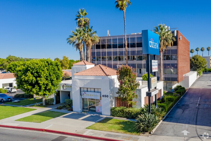 650 W Duarte Rd, Arcadia, CA à louer - Photo de l’immeuble – Image 1 sur 25