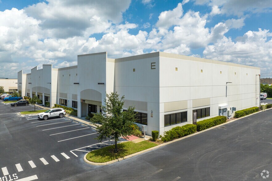 4456-4474 Eagle Falls Pl, Tampa, FL à louer - Photo de l’immeuble – Image 3 sur 18