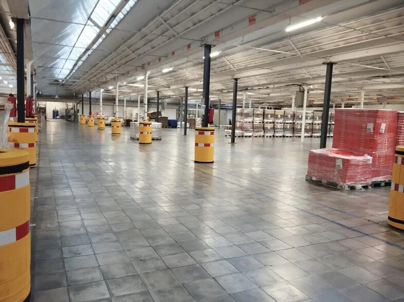 Local commercial dans Villers-Écalles à vendre - Photo de l’immeuble – Image 2 sur 3