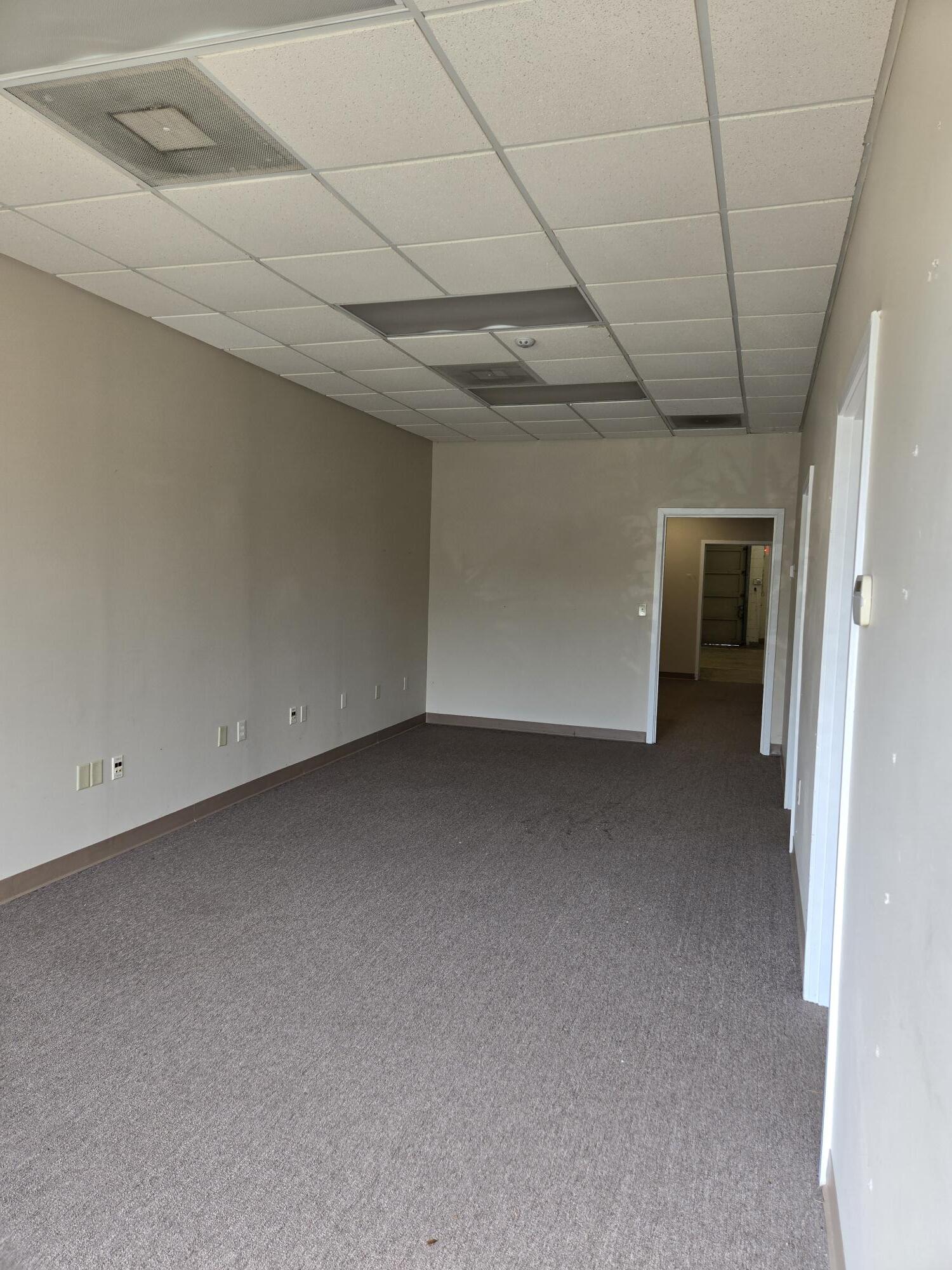 4303 Vineland Rd, Orlando, FL à louer Hall d’entrée– Image 1 sur 7