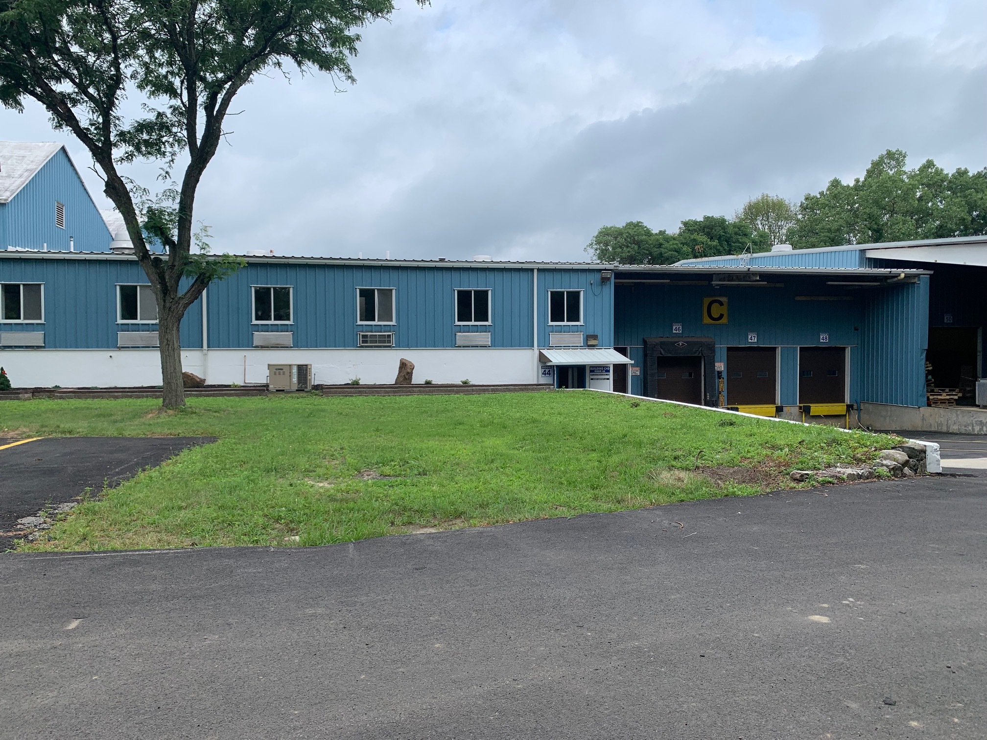 1048-1050 Lower South St, Peekskill, NY à louer Photo de l’immeuble– Image 1 sur 10