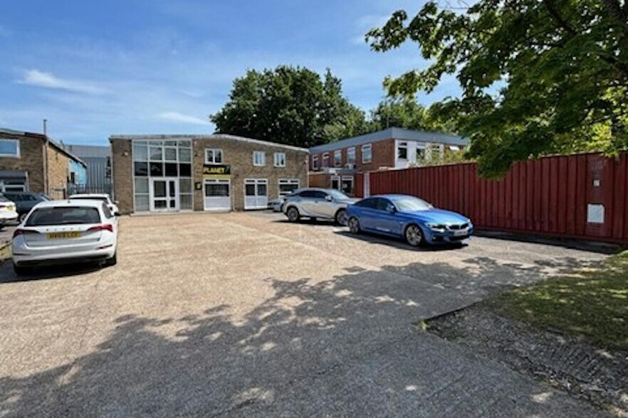 Unit 3 Speedwell Close, Eastleigh à vendre - Photo de l’immeuble – Image 2 sur 4