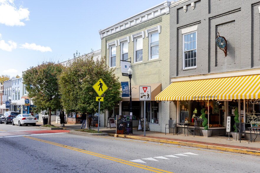 227 Main St, Fort Mill, SC à louer - Photo de l’immeuble – Image 3 sur 18