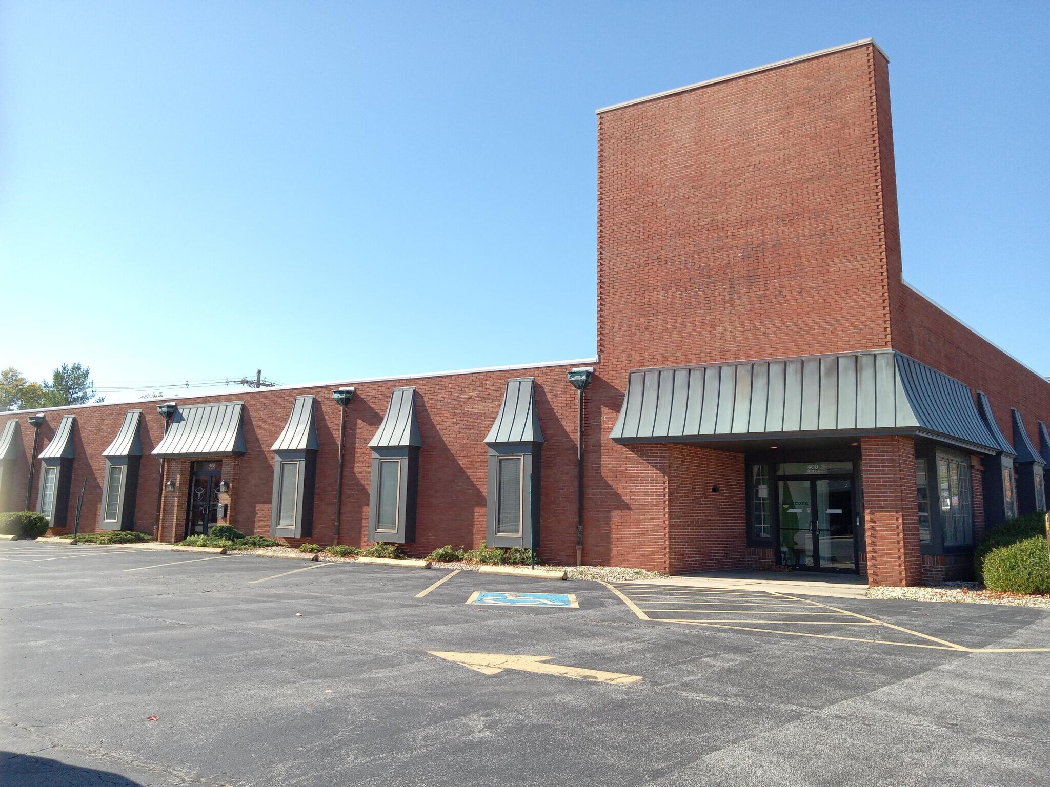 400 St. Louis St, Edwardsville, IL à louer Photo principale– Image 1 sur 10