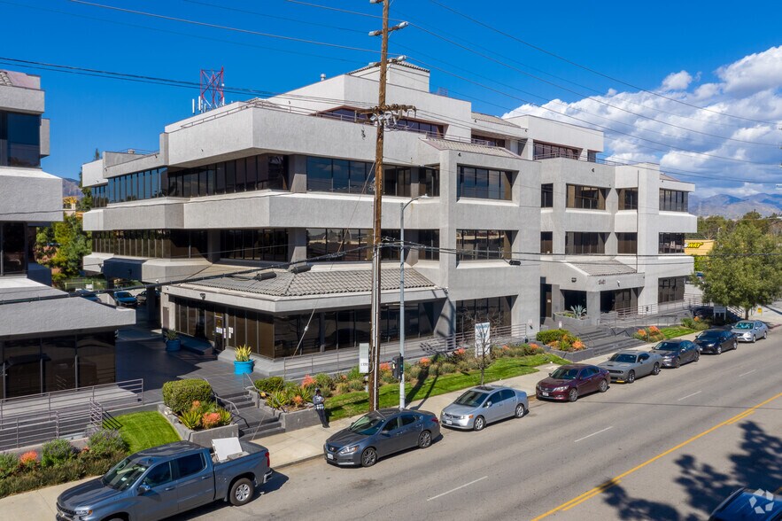 Jade Corporate Center portefeuille de 4 biens à vendre sur LoopNet.fr - Photo principale – Image 1 sur 4