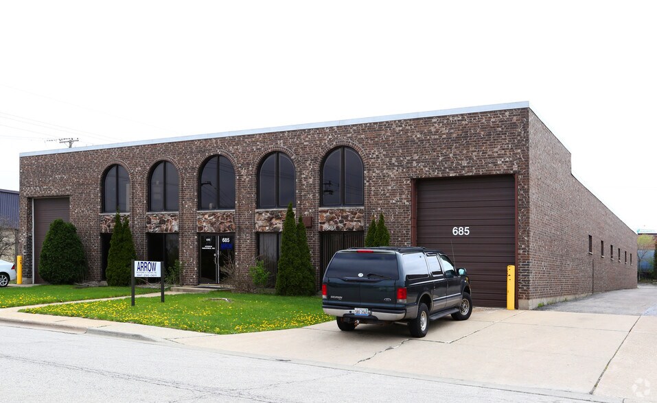 685 Lunt Ave, Elk Grove Village, IL à louer - Photo de l’immeuble – Image 2 sur 4