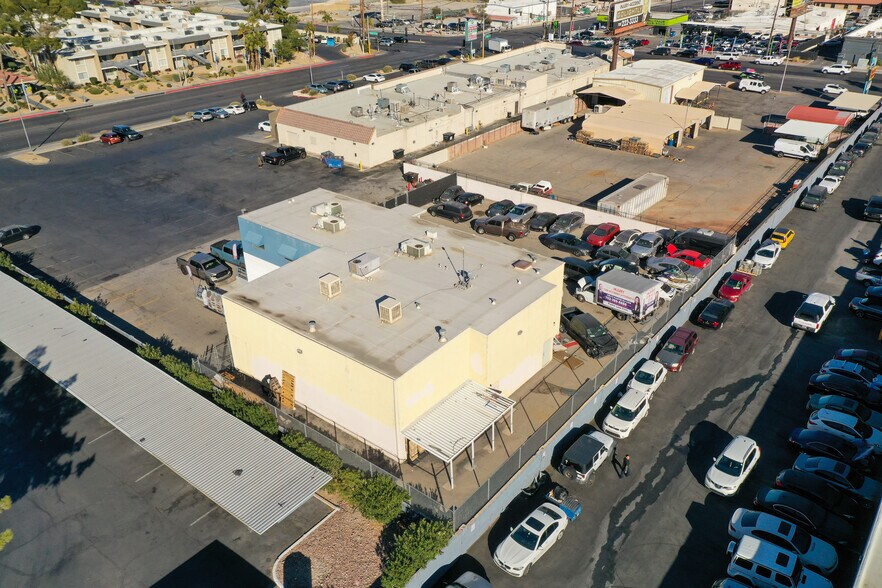 3915 W Twain Ave, Las Vegas, NV à louer - Photo de l’immeuble – Image 2 sur 6