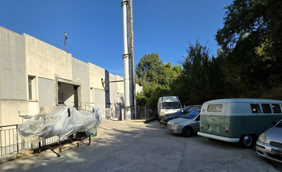Local d'activités dans Vence à vendre - Photo de l’immeuble – Image 1 sur 1