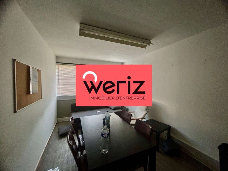 Local d’activités dans Éguilles à louer - Photo de l’immeuble – Image 2 sur 4