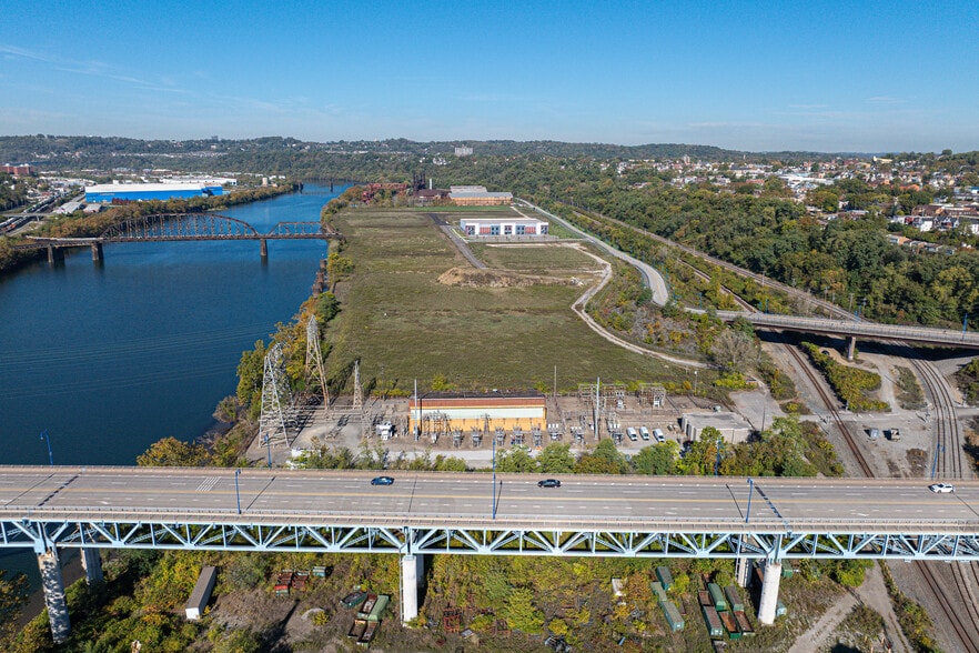 E Shore Dr, Rankin, PA à vendre - Aérien – Image 2 sur 6