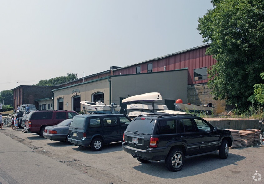 3 Division St, East Greenwich, RI à louer - Photo de l’immeuble – Image 2 sur 25