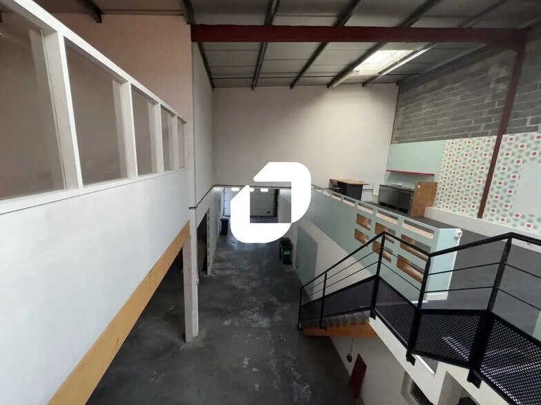 Local d’activités dans Lormont à louer - Photo de l’immeuble – Image 3 sur 12