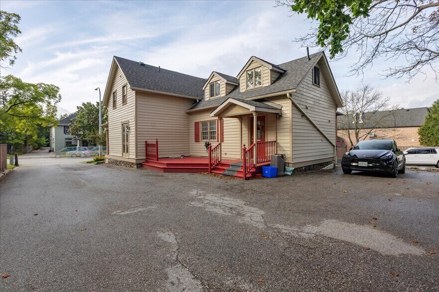 50 Wellington St E, Aurora, ON à vendre - Photo de l’immeuble – Image 2 sur 7