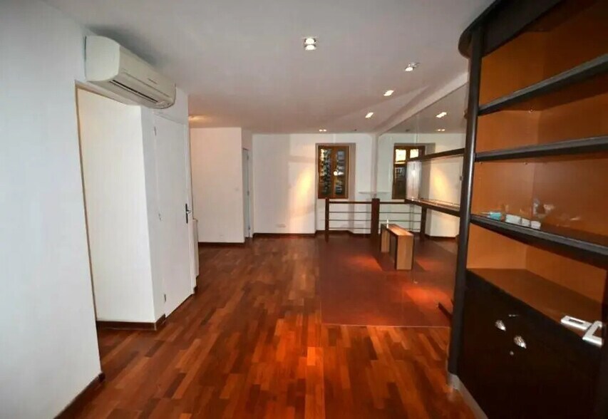 Local d’activités dans Valbonne à louer - Photo de l’immeuble – Image 2 sur 4